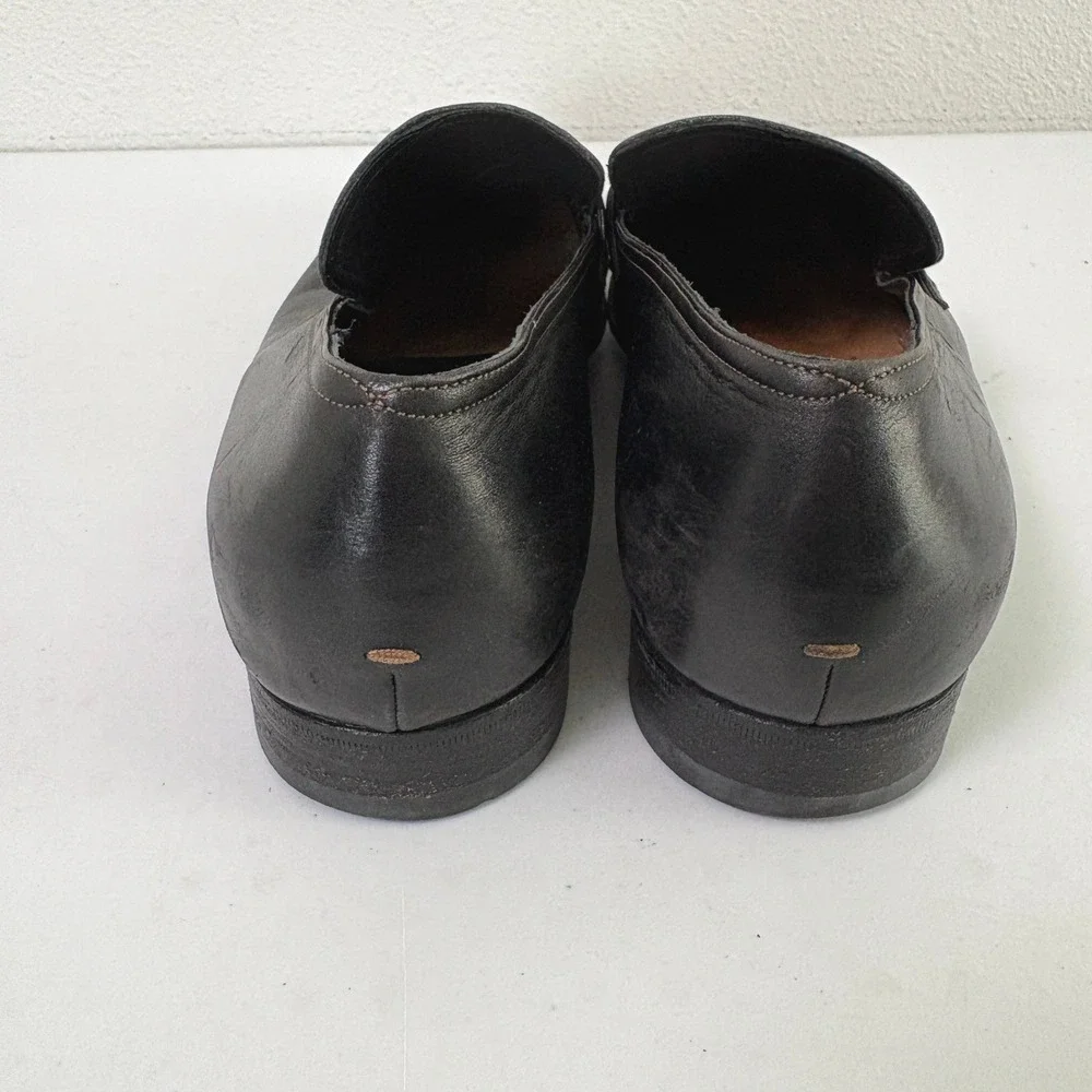 Gucci Loafers Mens 9.5 E Black Leather Crest Embossed Slip On Italy Dress Shoes